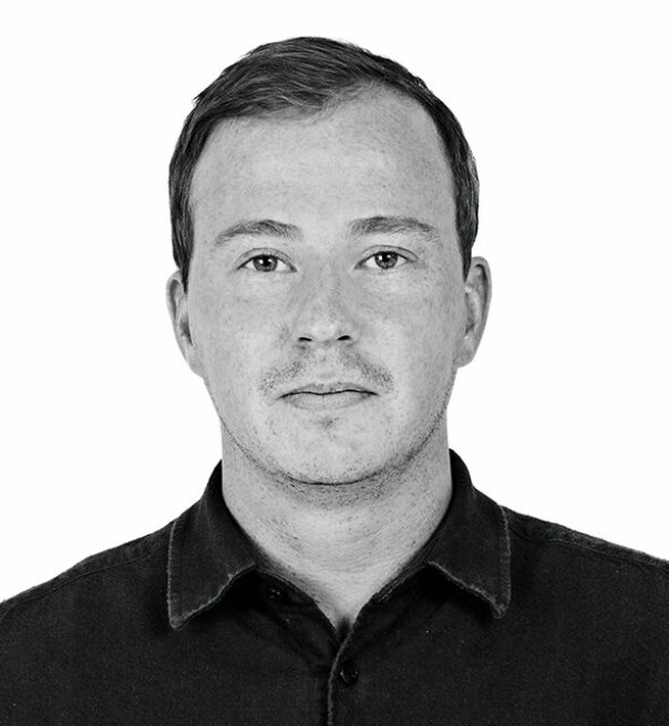 Martin Swartling jobber som teknolog i Tilsynet for universell utforming av ikt. Blant annet med den nye sentrale tilgjengelighetserklæringen. 📸: Tilsynet for universell utforming av ikt.