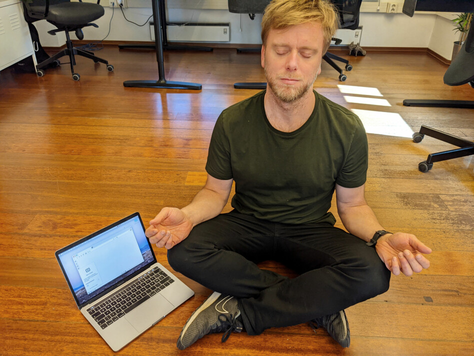 Markedssjef Tor Odland i Vivaldi bruker pause-knappen til å ta en liten meditasjons-pause. 📸: Privat