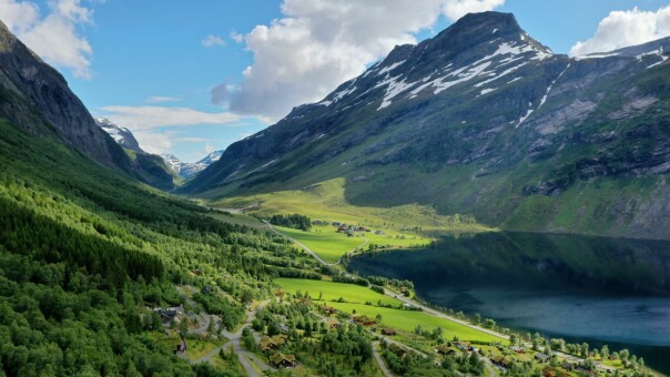 - Akkurat nå jobber jeg på hjemmekontor (bortekontor?) på hytta i Eidsdal på Sunnmøre, forteller Hans Petter Eide. 📸: Privat