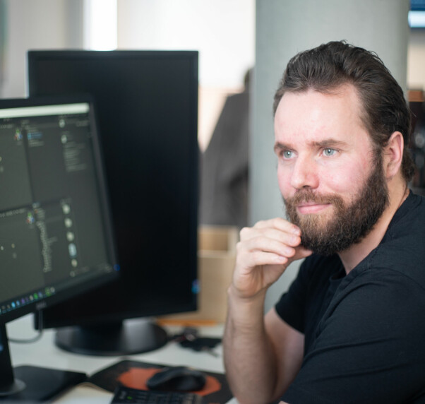 Konsulent Ole Tobiesen var den første utvikleren i Bouvets satsing på AR- og VR i 2016. Han trekker frem at kunnskap om Unity og 3D Studio Max har hjulpet han i jobbet. 📸: Kay Tomas Fagervik Bertheussen / Bouvet