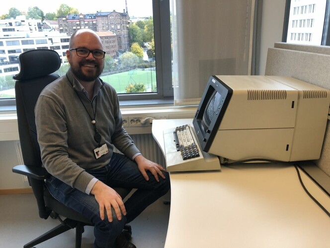 Teamleder på NAV sitt Datavarehus, Magnus Lie, jobbet på en terminal som lignet på denne da han startet i navn, forteller han. Han driftet blant annet DSF. 📸: Privat