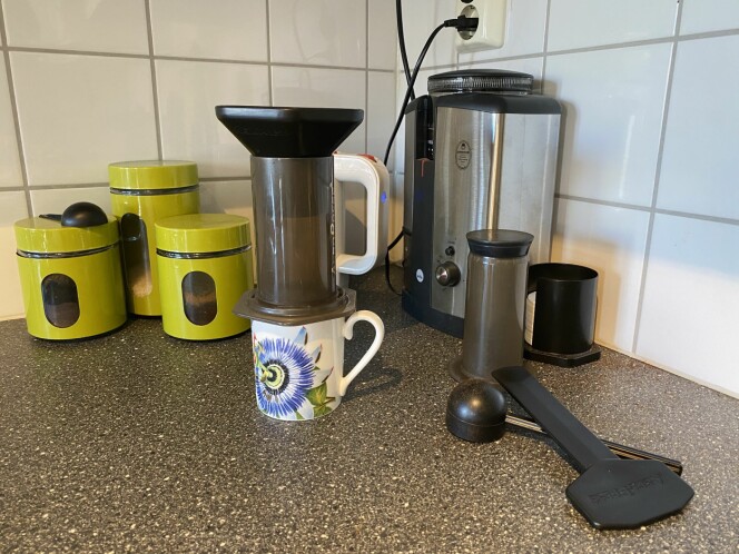Kaffeplassen til Hamberg huser en aeropress-kaffemaskin. 📸: Privat