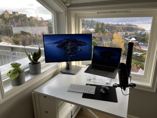 - Det vage skillet mellom jobb og fritid har ført til at det har blitt mer jobbing på ettermiddag og kveld, forteller Ukas Koder. 📸: Privat
