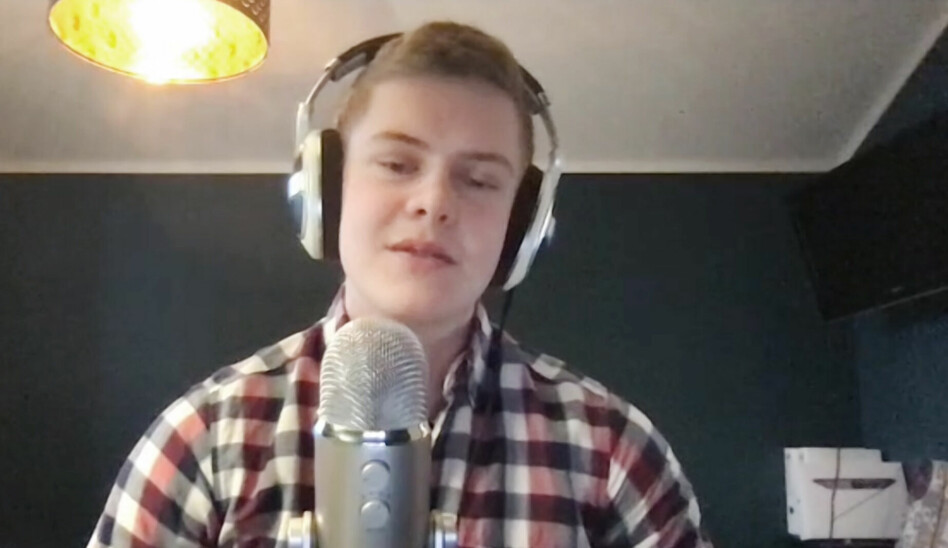 Utvikleren Maximilian Øystå Lloyd under innspilling av ukas episode av podcasten kode24-timen. 📸: kode24-timen
