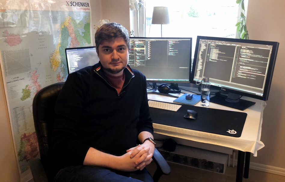 Fagansvarlig for JavaScript i Epinova Alexander Nilson arbeider for tiden fra hjemmekontor hos foreldrene i Sverige. 📸: Privat