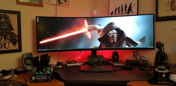 Du har de som liker Star-Wars, også har du de som liker Star-Wars så godt at de danderer Star-Wars effekter rundt hele hjemmekontoret sitt. Bra for deg, at du tør å dyrke interessene dine.