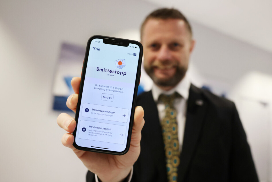 Helse- og omsorgsminister Bent Høie (H) med den nye Smittestopp-appen.
📸: Ørn E. Borgen / NTB Scanpix
