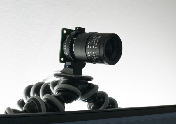 Sånn her ser webkameraet til Stian A. Giltvedt ut; det er en hjemmelaga løsning med en Raspberry Pi. 📸: Privat
