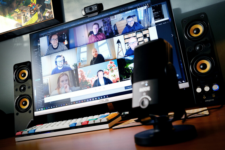 Dette er hverdagen til mange norske utviklere under koronapandemien på hjemmekontoret - videokonferanser og samarbeid over nettet. 📸: Ole Petter Baugerød Stokke