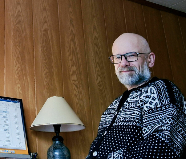 Trond Hekne er en av syv utviklere som fortsatt jobber med Cobol-systemet Infotrygd i NAV. 📸: NAV