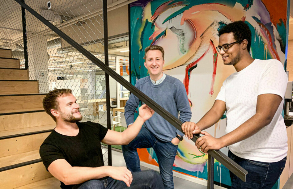 CEO Per Harald Borgen, CTO Sindre Osen Aarsæther og utvikler Alexander Alemayhu i Scrimba. Det var Aarsæther som skapte plattformen for å lære bort sitt eget programmeringsspråk Imba. 📸: Scrimba