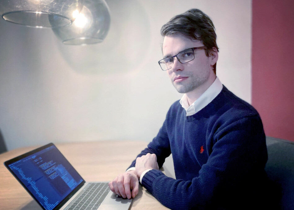 Adrian Alexander Eriksen jobber med å teste sikkerhet i Sparebank 1, og viser deg ett av verktøyene han bruker - BurpSuite. 📸: Privat