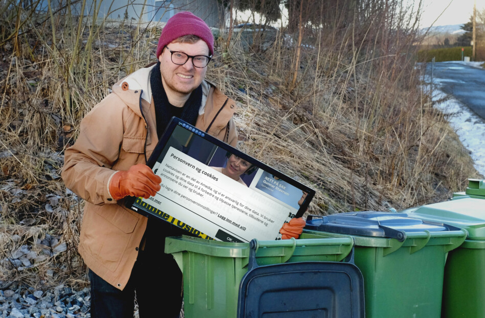 Noen hater urelevante stock-bilder på internett. Derfor har vi manipulert et gammelt, urelevant bilde av Jørgen til å bli relevant igjen, som illustrasjon av hvordan norske utviklere hater cookie-advarsler på norske nettsider. Ganske smart. 📸: kode24