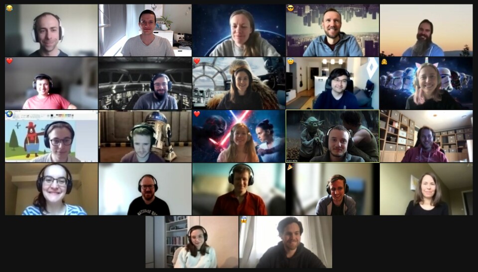 Et knippe av utviklerne som er med på å utvikle det nye systemet for sykepenger, gjennom hyppig parprogrammering. 📸: Privat