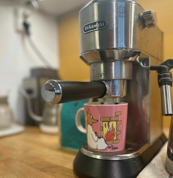 - Jeg pleier å stå opp tidlig. Lage meg en god kopp kaffe og høre på radio og slappe litt av, forteller Ragnhild Aaraas Hånde i Forte Digital. 📸: Privat