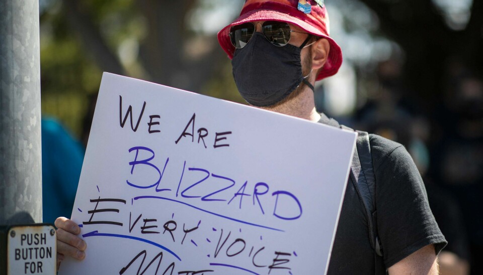 Ansatte i Activision Blizzard streiker og protesterer på forholdene for kvinner i bedriften. Foto: NTB