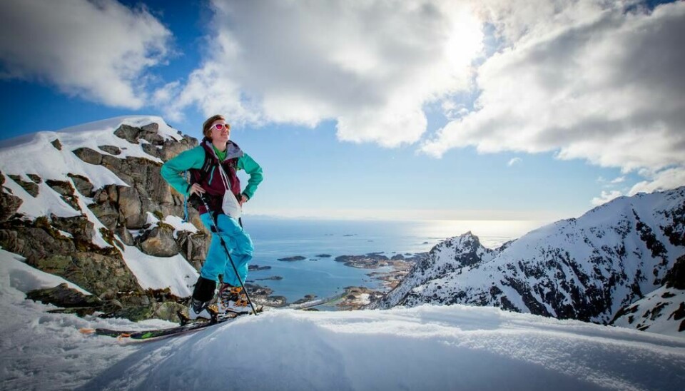 Tech lead og software developer Linn Vikre i Ordr ser angivelig ut til å nyte en flotters fjordutsikt. 📸: Privat