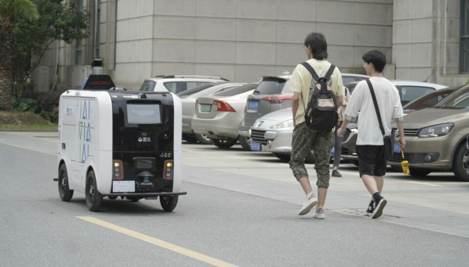 En robot i aksjon på et universitetscampus i Wuhan, Kina. 📸: Screenshot / Alizila