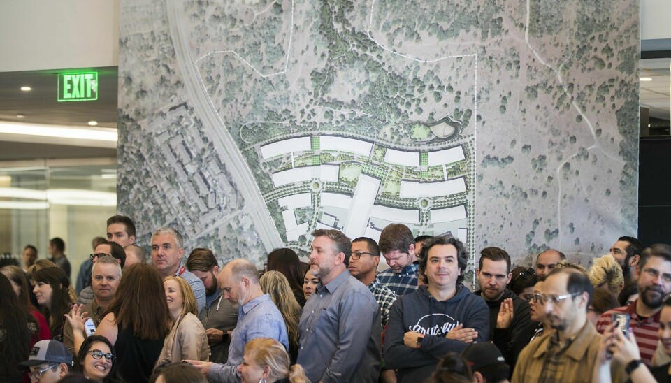 Apple-ansatte står i kø for å høre om planer for et nytt kontorbygg i Austin. 📸: Ricardo Brazziell/Austin American-Statesman via AP / Scanpix