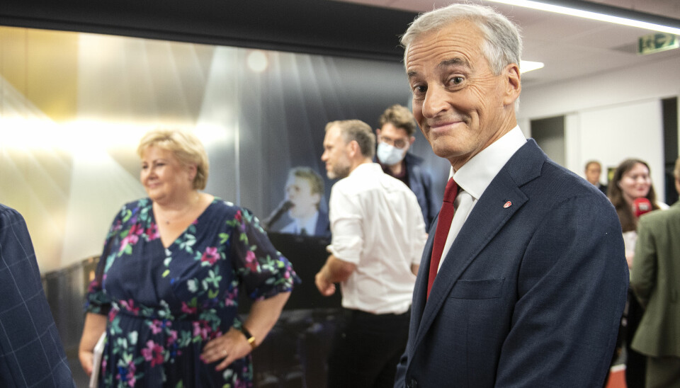 Partilederdebatt på TV2. er ferdig og Jonas Gahr Støre, Arbeiderpartiet, og Erna Solberg, Høyre, blir intervjuet av flere journalister. 📸: Marit Hommedal / NTB