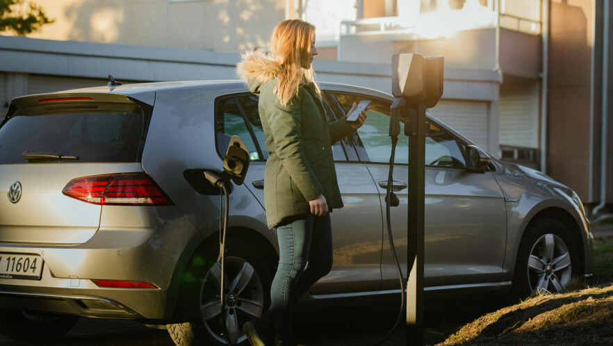 Easee lager elbilladere, og med dem, mye programvare. Nå skal de bli enda større. 📸: Easee