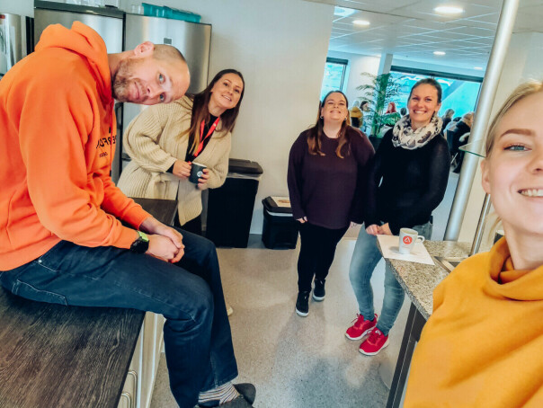 'I forbindelse med Jenter og Teknologi-dagene tok bedriften imot 50 jenter fra 10. klasse og fortalte dem om IT-bransjen' skriver Elise Kristiansen. 📸: Privat