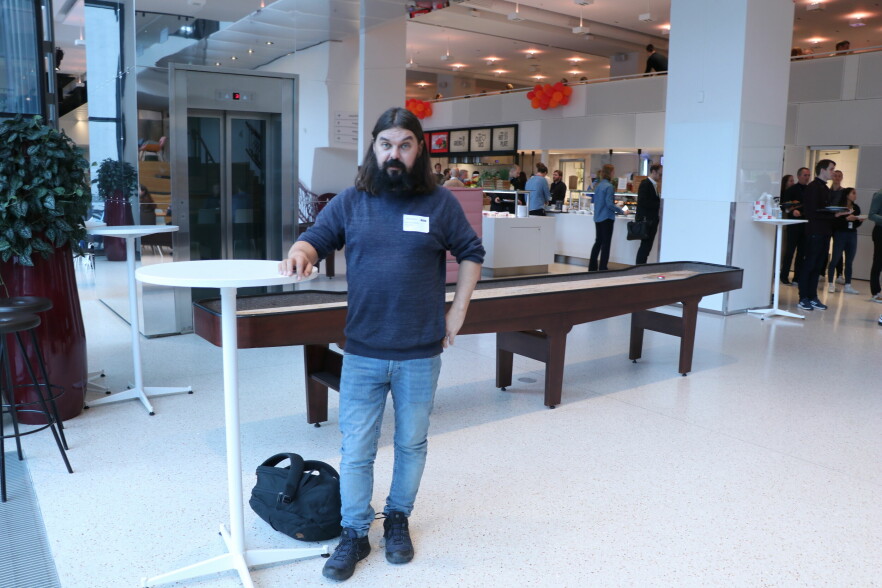 - Utviklere stoler ikke på systemarkitektene, mener Barry O'Reilly, som snart skal på holde foredrag på konferansen Ark 2021. 📸: Mattis Vaaland.