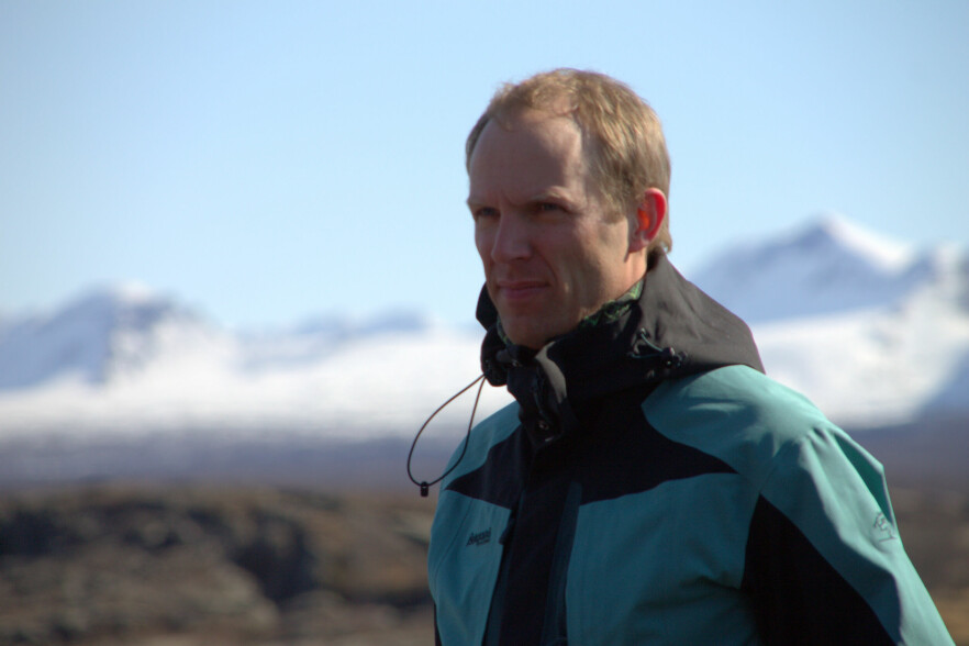 Frode Wærnes, økonomisjef i Kantega og leder for bedriftens bergenskontor, forteller at spesielt nyansatte synes det er leit å måtte være hjemme. 📸: Privat