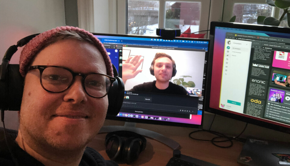 Jørgen preikær litt med kode24 sin nye stjernereporter Mattis Vaaland. 📸: Jørgen Jacobsen