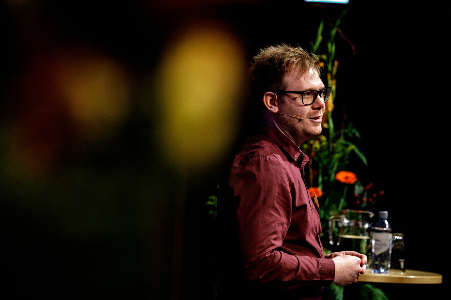 Jon Ramvi i Symfoni AS er en av de som virkelig kan blokkjede i Norge, spesielt Ethereum. Og en av de som er mer opptatt av hva utviklere kan bruke den til, enn hvor mye penger kryptovaluta-folk kan tjene på den. 📸: Alexander Eriksson / Eriksson Media / Det Kongelige Hoff