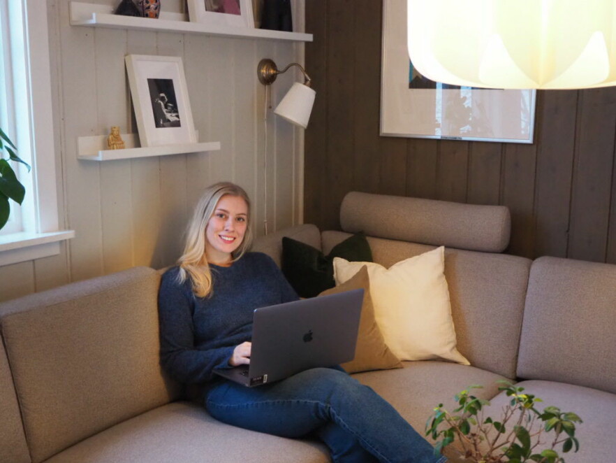 Helene Nybøe i Bekk forteller om arbeidsmetodikken i prosjektet sitt. 📸: Privat