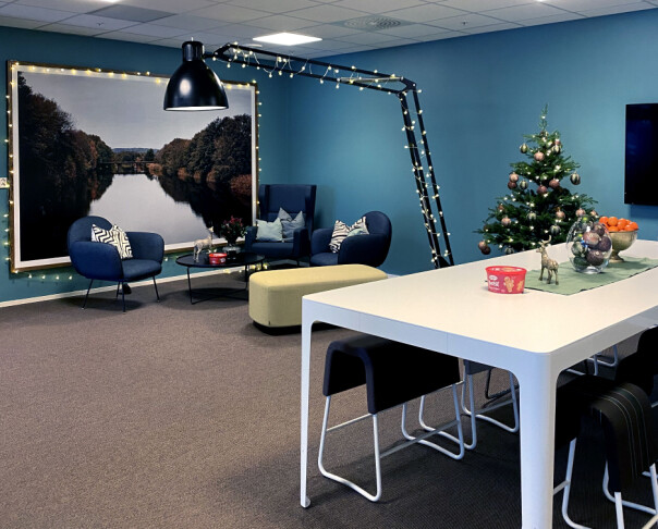 Det er jul i fellesarealene hos Vy, for å si det forsiktig. 📸: Privat