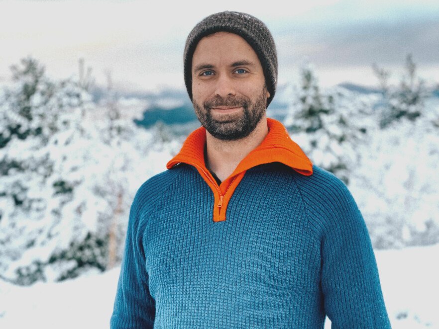 Joachim Bjørge er konsulent hos Dedica AS, for tida ute på oppdrag hos Nodes-Tech AS. Han har erfaring med alle de store frontend-rammeverkene, og slår et slag for Vue over Svelte. 📸: Privat