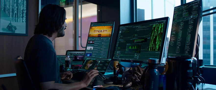 I The Matrix Resurrections
er Neo en spillutvikler som får beskjed av Warner Bros. om å lage spillet Matrix 4 for pengas skyld, som han ikke vil, fordi han synes historien ble fortalt i de tre første. Det har han helt rett i. 📸: Warner Bros. Pictures