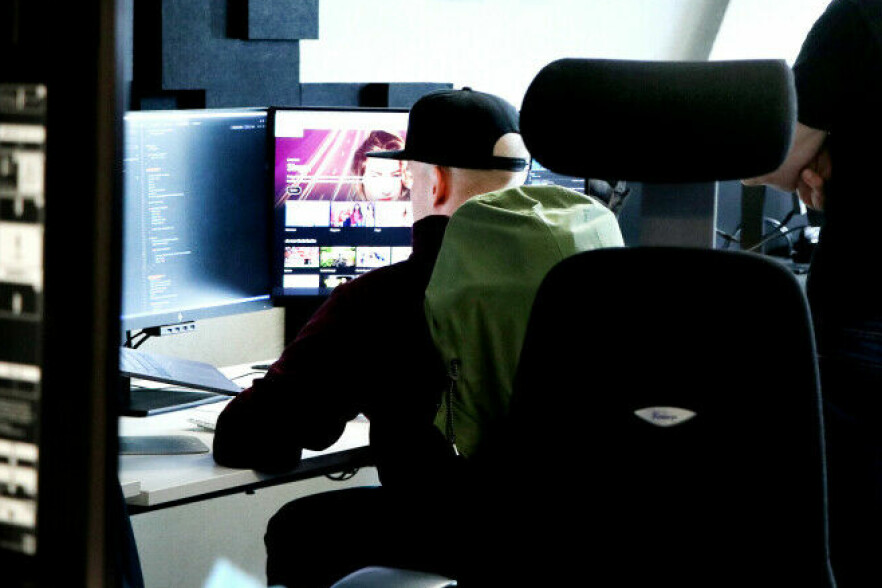 Ifølge SSB tjener programvareutviklere i snitt 65 000 kroner i 2021. Her fra TV2s lokaler i Bergen. 📸: Ole Petter Baugerød Stokke.