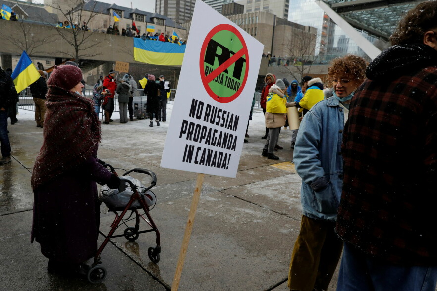 Russia Today anses å drive propaganda for Russland, og blir nå utestengt på mange arenaer. 📸: REUTERS/Chris Helgren/NTB