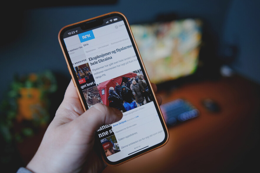 Å gjøre slik på NRK.no, altså å gå tilbake ved for eksempel et sveip, var ikke mulig på iPhone, etter at de oppdaterte en pakke denne uka. 📸: Ole Petter Baugerød Stokke