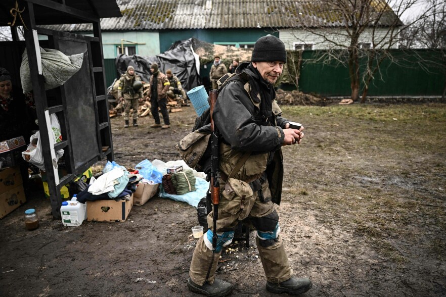 En ukrainsk soldat ved frontlinja nordøst for Kyiv. 📸: Aris Messinis / AFP