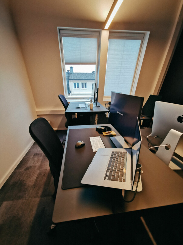 - Vi jobber på et co-working space hvor vi disponerer flere små rom. Er alltid like spennende (og nervepirrende) å komme til kontoret og se hvor du får plass i dag, forteller Elena Andrés i Kraftlauget. 📸: Privat