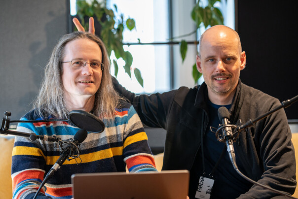 Magnar Sveen og Christian Johansen beskriver ZombieCLJ som en 'koselig kodereise'. 📸: Odin Hole Standal