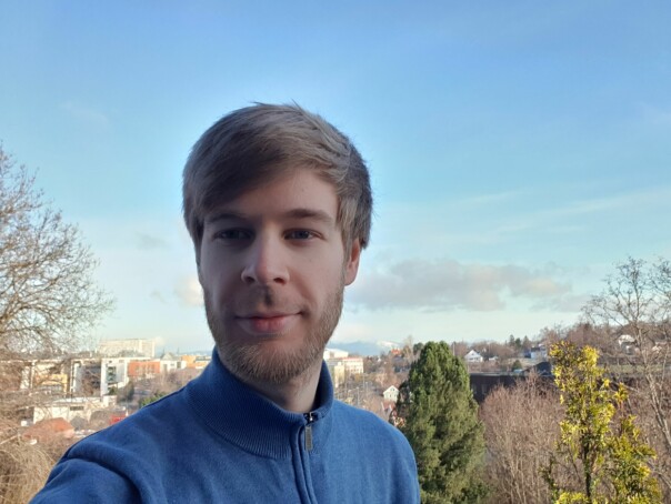 - Jeg synes både arbeidsmarkedet og lønna er bra, forteller maskinlæringsutvikler Iver Jordal. 📸: Privat