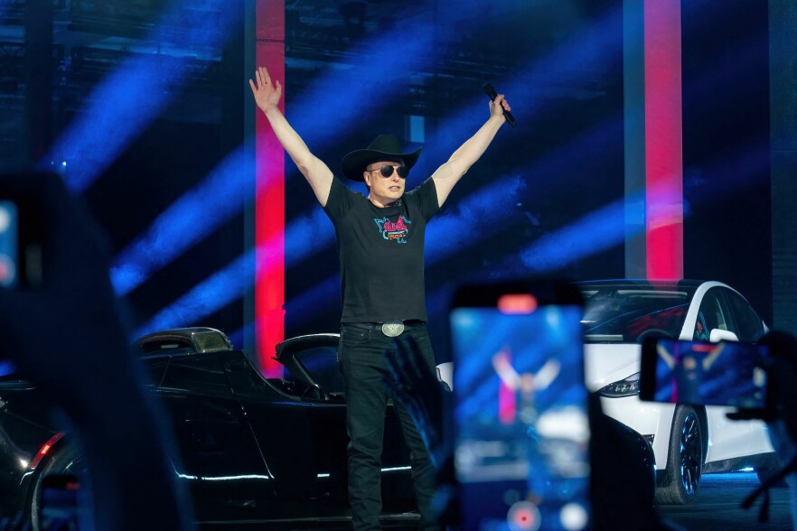 Elon Musk under åpningen av Teslas nye fabrikk i Texas. 📸: Suzanne Cordeiro/AFP