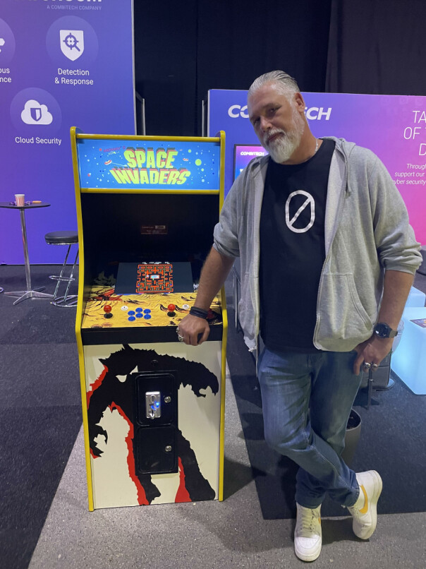 Edwin van Andel er CTO i hackerselskapet Zerocopter og medlem av The Guild of Grumpy Old Hackers (GGOH). 📸: Mattis Vaaland
