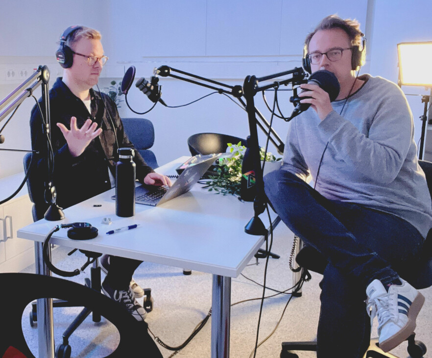 Jørgen og Ole Petter i kode24-timen-studioet. Se på den kjemien, a. 📸: Ole Petter Baugerød Stokke