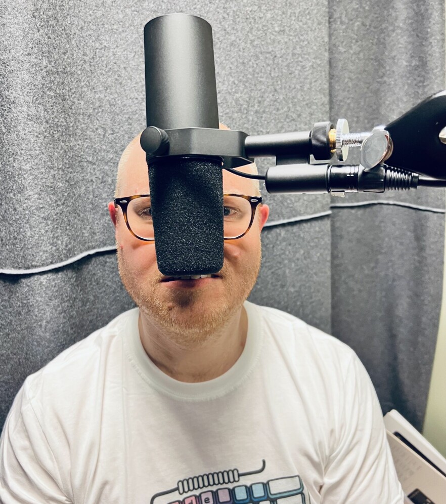 kode24-timen har slitt litt med mikrofonoppsettet i det nye studioet vårt. 📸: Ole Petter Baugerød Stokke