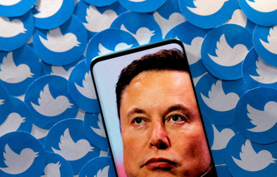 Tesla-eier Musks advokater sendte fredag et brev til Twitter om at Musk trekker seg fra kjøpet av sosiale medier-plattformen. 📸: Reuters/Dado Ruvic/Illustration/File Photo