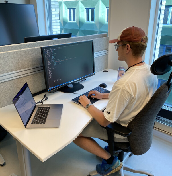 - Vi har valgt å jobbe med NextJS med TypeScript, Tailwind og Sanity, forteller Henrik Giil Liisberg. 📸: Privat