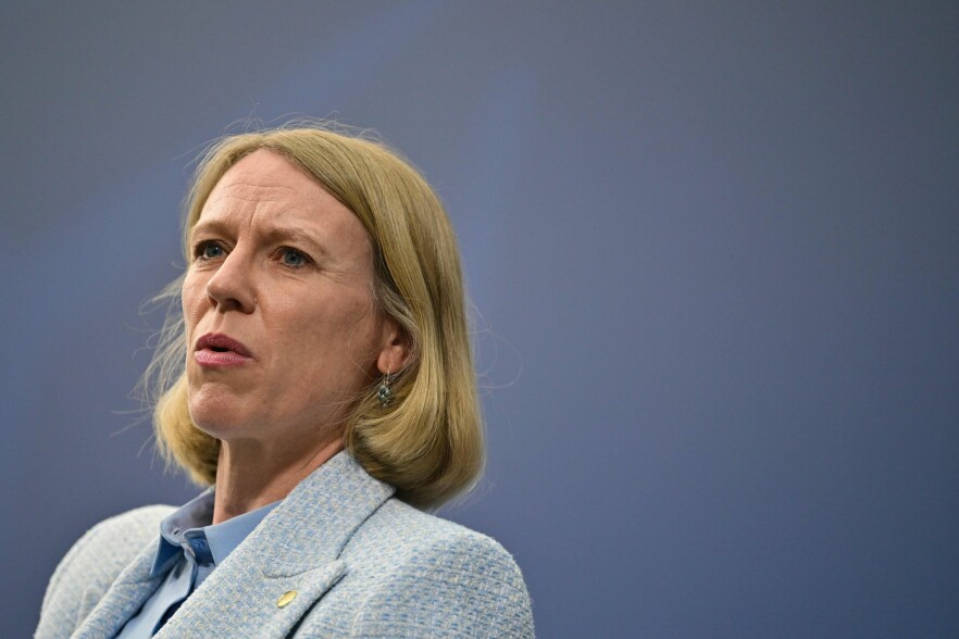 29. juni ble en rekke offentlige norske nettsteder utsatt for massive dataangrep. Nå fordømmer utenriksminister Anniken Huitfeldt angrepene. 📸: John MACDOUGALL / AFP)
