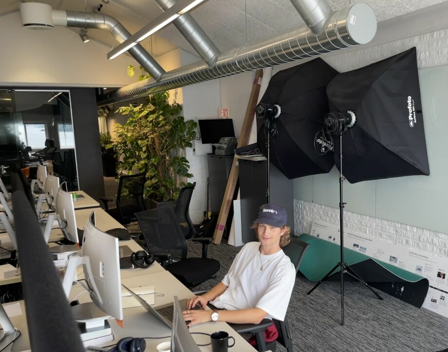 William Østensen synes at det kuleste med å være utvikler er folkene, som brenner for det de driver med. 📸: Privat