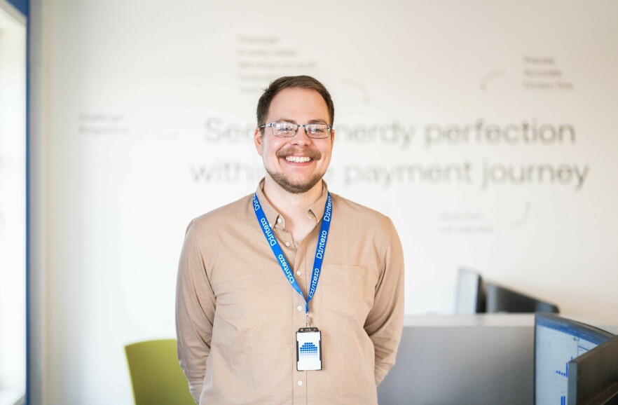 Aleksander Simmersholm er ansatt som backend-utvikler i Dintero.